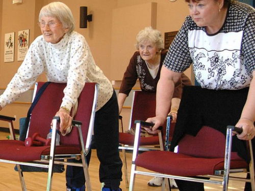 Kerststoelyoga: Lotte van Graas