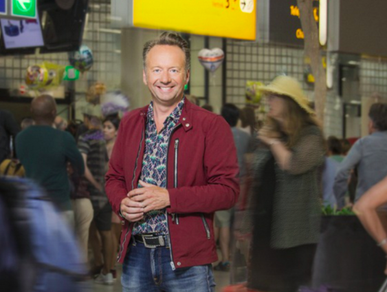 Presentator Joris Linssen gaat videobellen in Hello goodbye