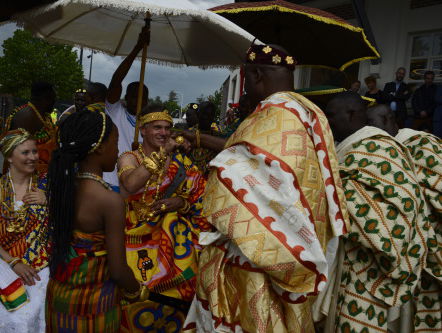 Nuchtere Tukker Brian Wegdam werd opeens bekroond tot Ghanese koning
