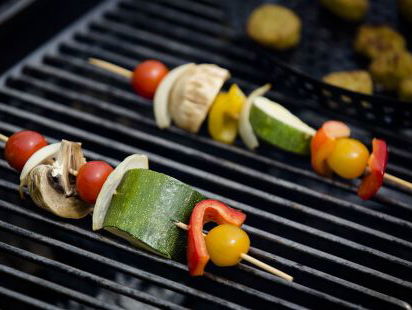 NPO Radio 2 gaat kamperen, wie helpt met de BBQ?