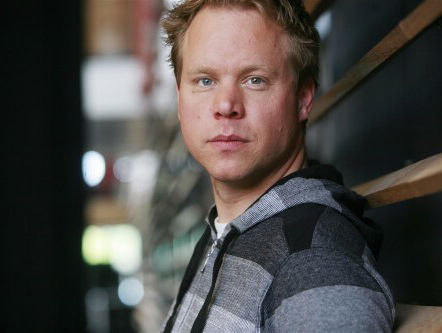 Diggi Dex zingt morgen voor WA & Max in A'foort!