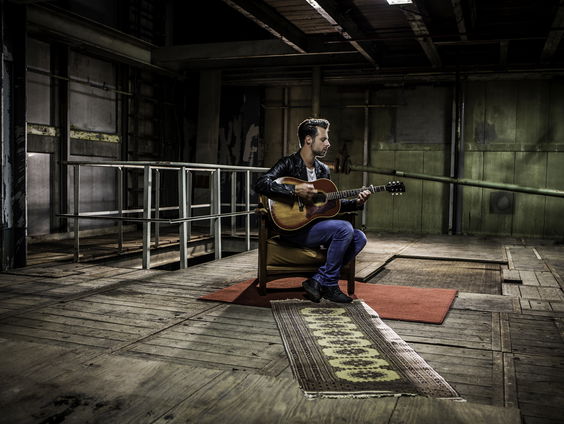 Hoe Mercy John samen met Danny Vera 'Rollercoaster' schreef