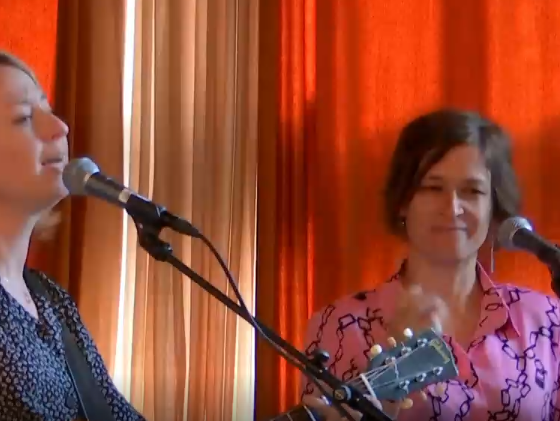 Stephanie Struijk en Eva de Roovere liedje 2