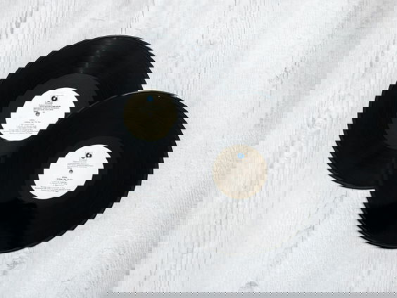 Evert heeft een link gevonden tussen Breaking Me van Topic en Senorita van Camila Cabello & Shawn Mendes