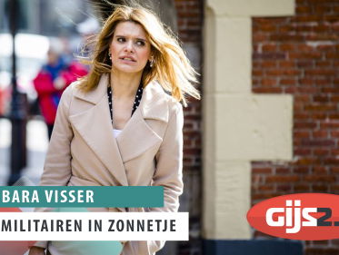 Staatssecretaris Barbara Visser reikt medailles uit aan veteranen