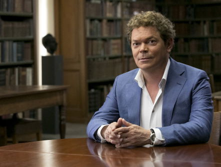 Ruud feliciteert Coen Verbraak met zijn tweede Sonja Barend Award