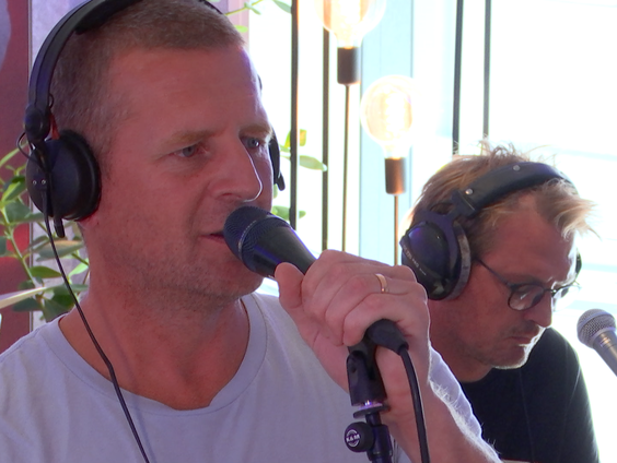 Racoon - 'Het Is Al Laat Toch' live bij Muziekcafé