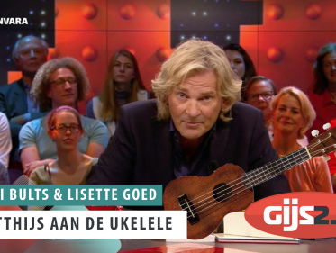 Matthijs van Nieuwkerk aan de ukelele