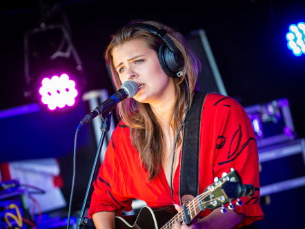 Bart verrast Mell & Vintage Future met de TopSong