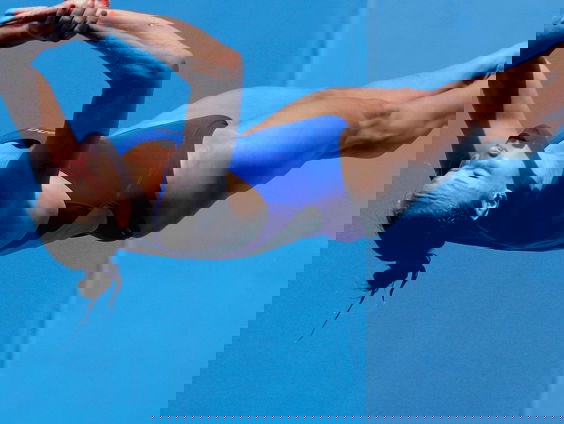 Olympisch schoonspringster Celine van Duijn geeft Jeroen tips