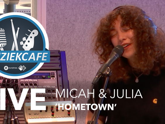 Micah & Julia - 'Hometown' live bij Muziekcafé
