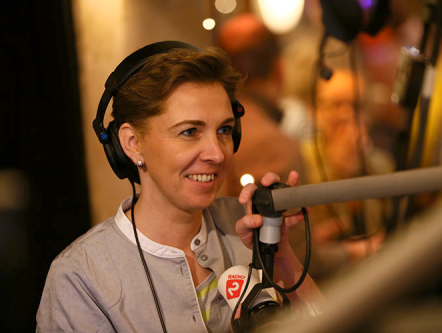 Als Carmen het zegt, dan moet je het doen! Make that move!