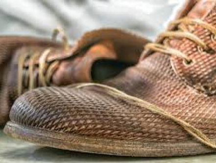 Georg maakt schoenen van een halve meter!