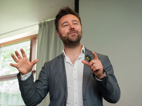 Lammert Kamphuis schreef 'Filosofie voor een weergaloos leven'