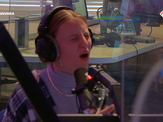 Julia Adriana- cover Want you back (Live @ Giel)