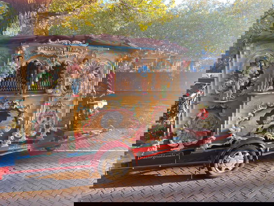 Ruud & Olcay worden verrast door een draaiorgel