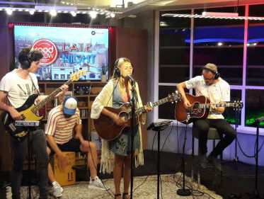 Lotte Walda - Out Of The Circle live @ Roodshow Late Night