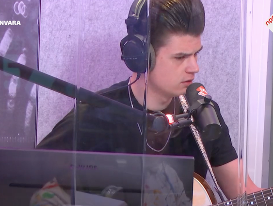 Mick Stender - Birth of a new age Jeangu Macrooy cover (Live @ Giel)