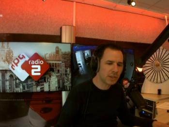 Merel van 9 speelt én gitaar, én het 60 Seconden Spel