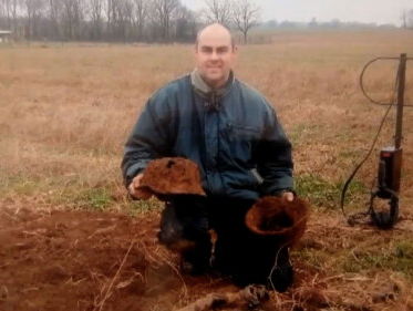 Felix vond een helm uit WO2 en kreeg 'm terug bij de dochter van de Amerikaanse soldaat!