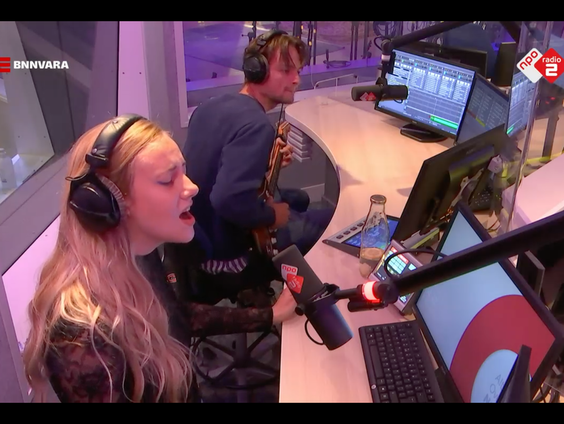 Sanne Huisman - Sleeptalking (Live @ Giel)