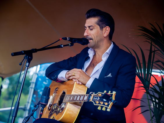 Rob belt met Danny Vera over nieuwe single 'The Weight'