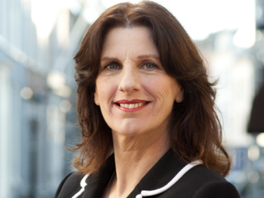 Hoogleraar Thea Hilhorst - Geld geven helpt!