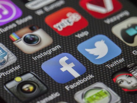 Psychiater Bram Bakker over het 15-jarig bestaan van Facebook: "Verschrikkelijk!"