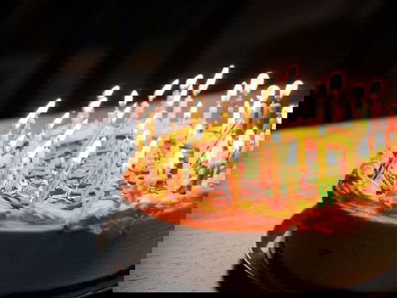 De man van Claudia heeft nog stééds niet door dat ze zondag jarig was