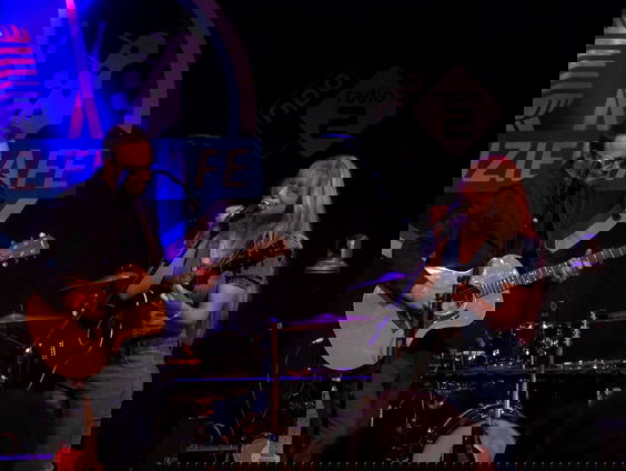 Niels Geusebroek & Yori - Mine live in Muziekcafé