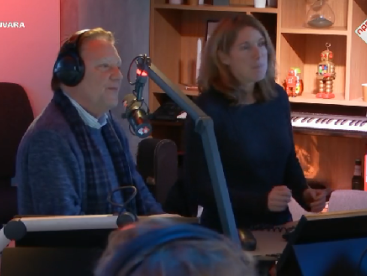 Jan Rietman waait even langs