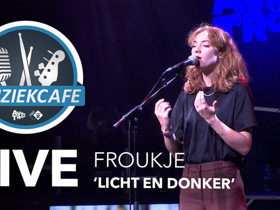 Froukje - 'Licht En Donker' live bij Muziekcafé