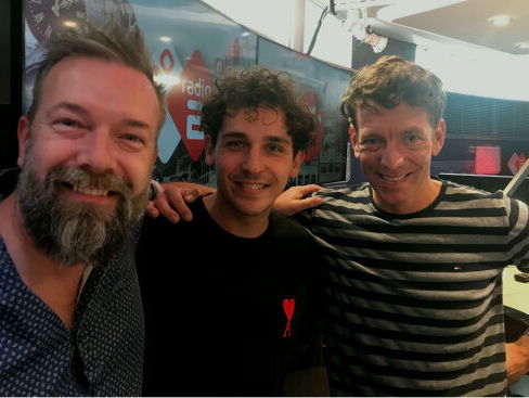 Nielson staat bij de deurbel!