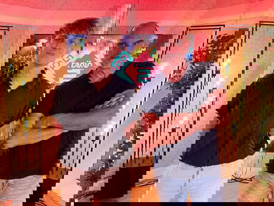 Melle speelt zijn single 'Run Run' live @ Blokhuis