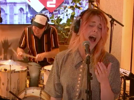 Blackbird - 'Lost In The Middle' live bij Muziekcafé in de studio