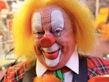 Clown Bassie belt in: het gaat weer goed met hem!