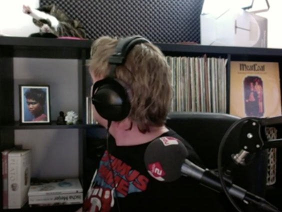 De kat van nieuwslezer Matijn steelt de show