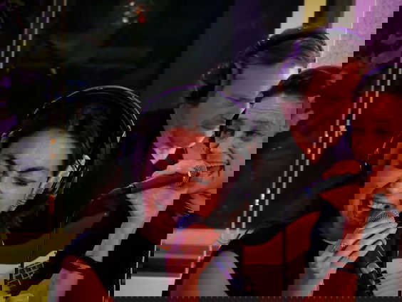 Lois Lane - Qualified (Live @ Giel)