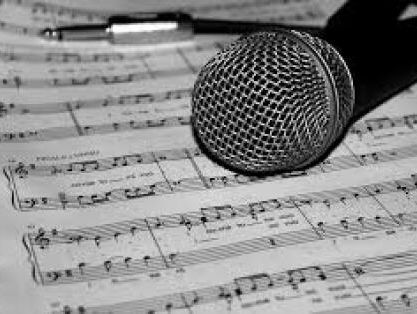 Wie bedenkt die perfecte muziek onder een reclame?