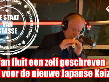 Stefan fluit een zelf geschreven lied voor de kersverse Japanse Keizer!