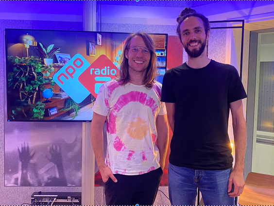 Tim Dawn speelt 'Walking On A Wire' (live @ FraGiel)