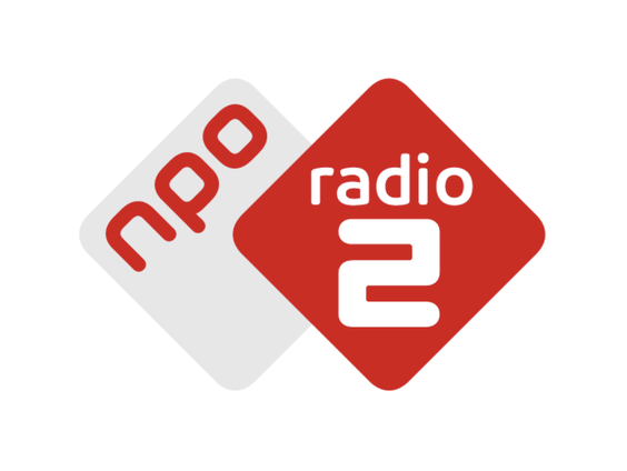 Hans bedankt zijn liefde Anja in de Bedank-Je-Hulplijn