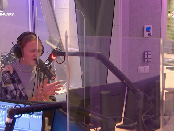 Julia Adriana- Living in the city (Live @ Giel)