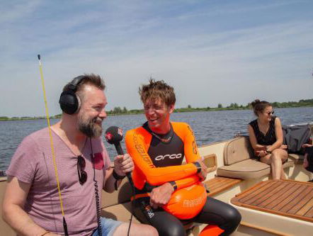 Nouja! Jeroen gaat ook mee zwemmen met Maarten van Weijden