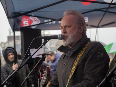 Wat Rowwen Hèze van de actie van Peter R. de Vries vindt