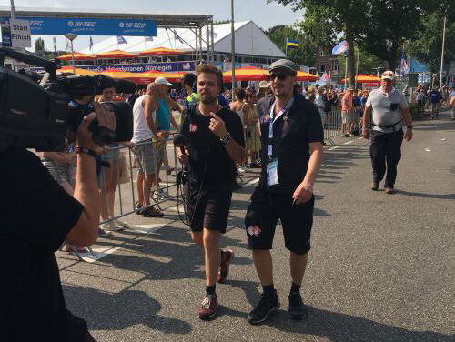 Frank komt de eerste dag net op tijd binnen..