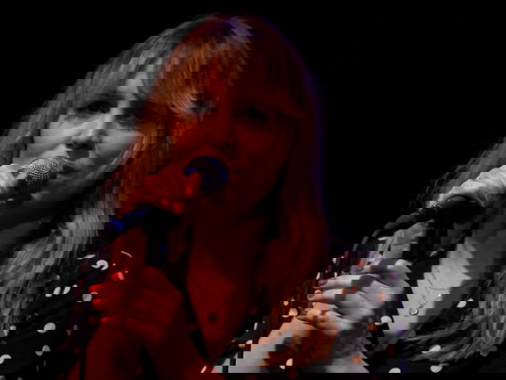 Janne Schra & De Vogels - In De Regen live in Muziekcafé