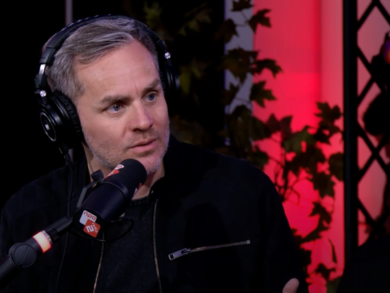 Commentator Peter van der Veire over eerste halve finale: 'Ik ben echt op dat plexiglas gaan meppen'