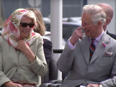 Prince Charles en Camilla komen niet meer bij door Inuït-keelzang
