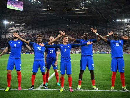 Judith Ansems van de Hermes House Band staat op 1 in Frankrijk!